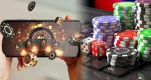 Pemain berinteraksi dengan live dealer dalam permainan kasino judi388